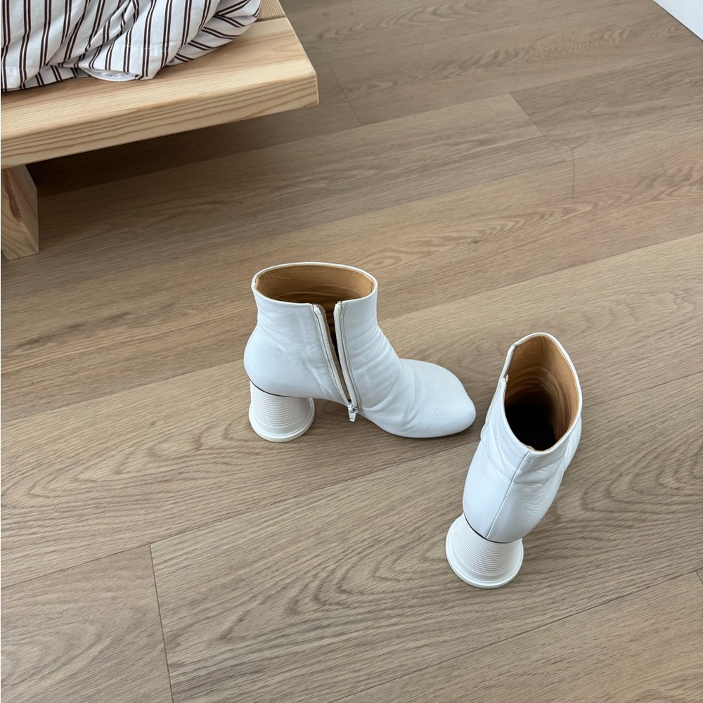 MM6 Maison Margiela Cup Heel White Ankle Boots - Picture 5 of 6